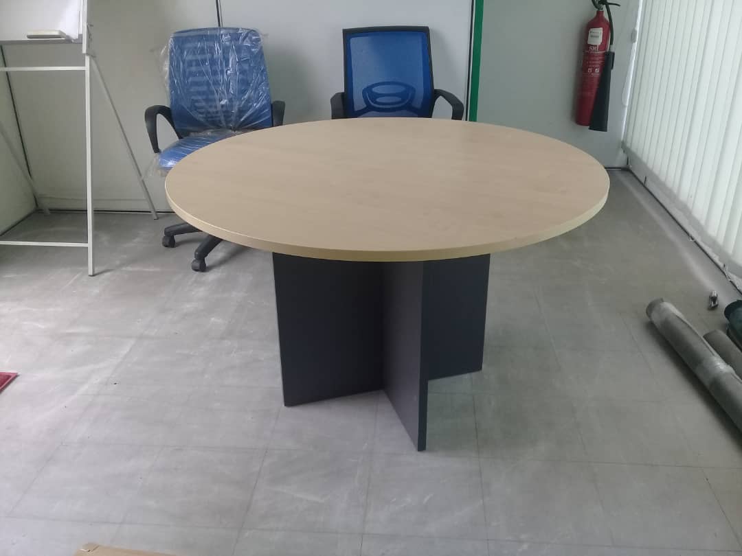 Discussion Table Round